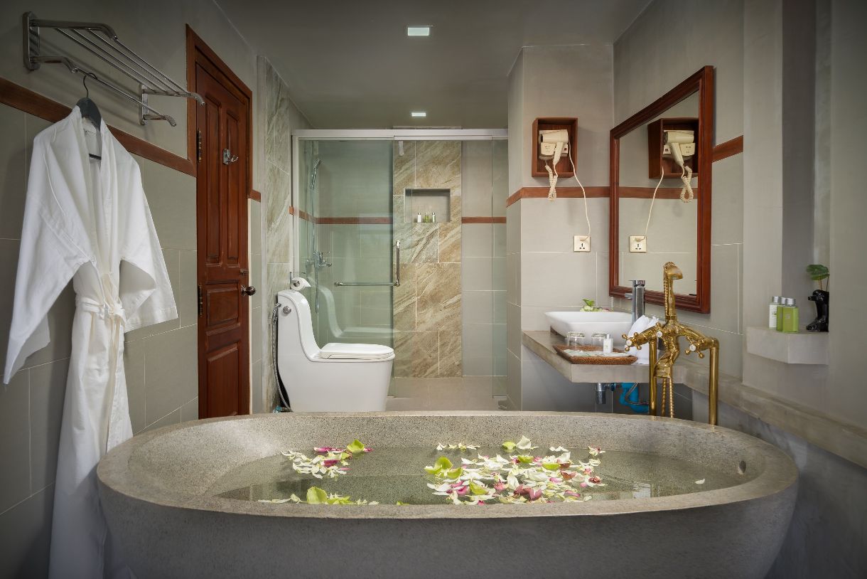 Sala Siem Reap Hotel - Suite with Living Room, Bathtub, Pool View